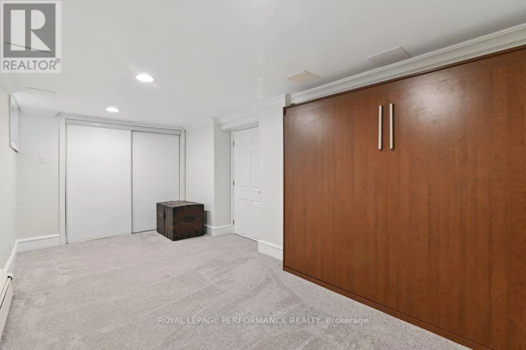 16 RENFREW AVENUE