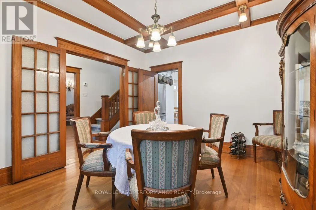 16 RENFREW AVENUE