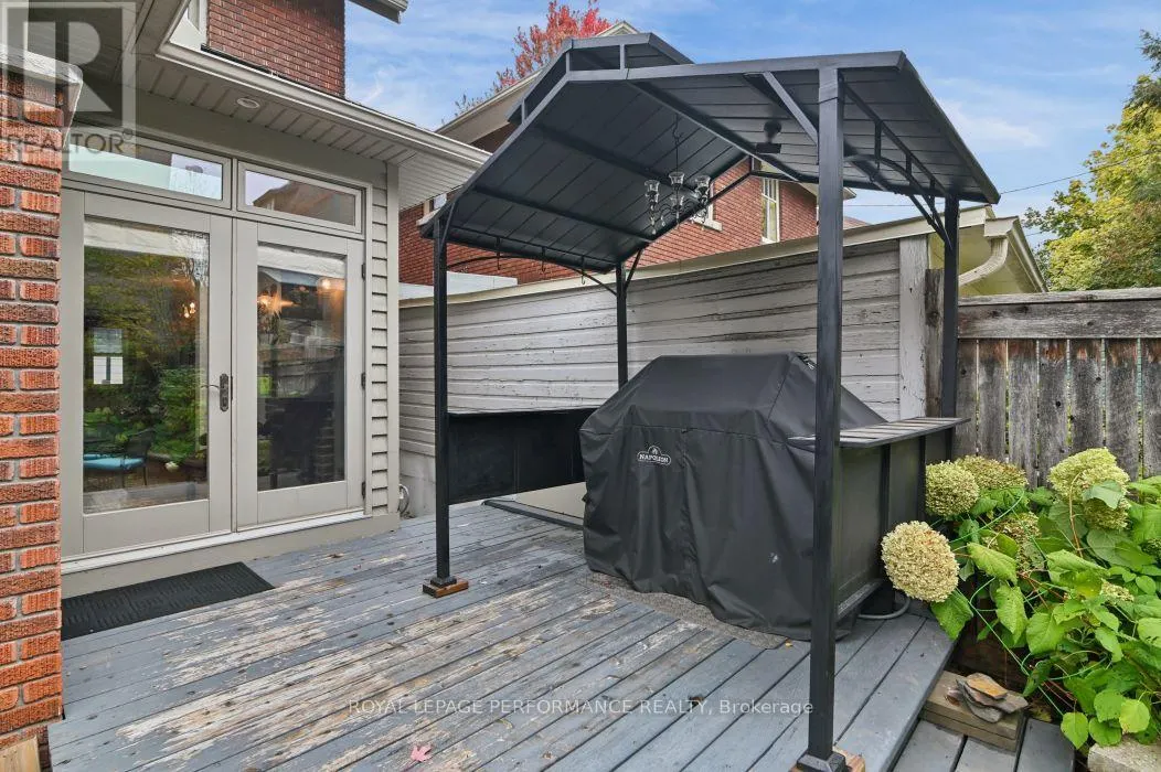 16 RENFREW AVENUE