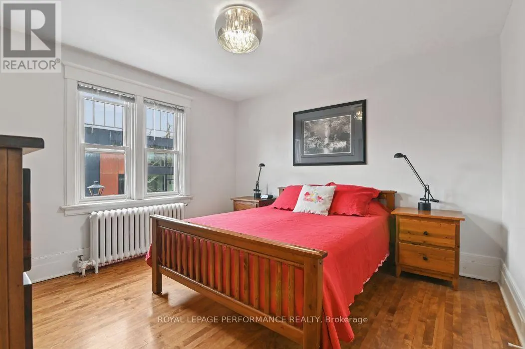 16 RENFREW AVENUE