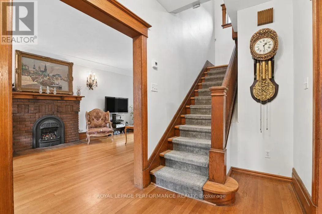 16 RENFREW AVENUE