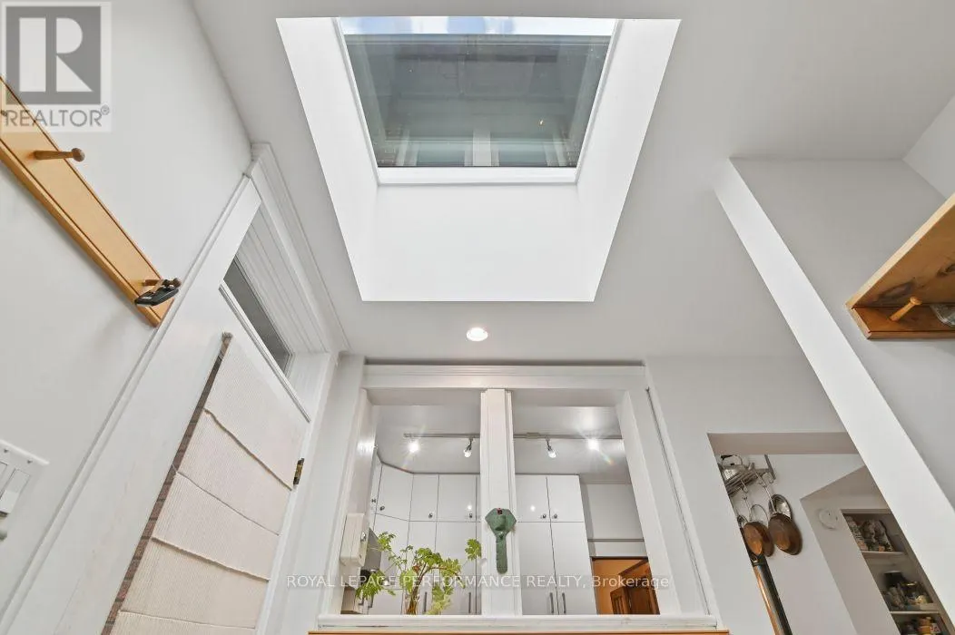 16 RENFREW AVENUE