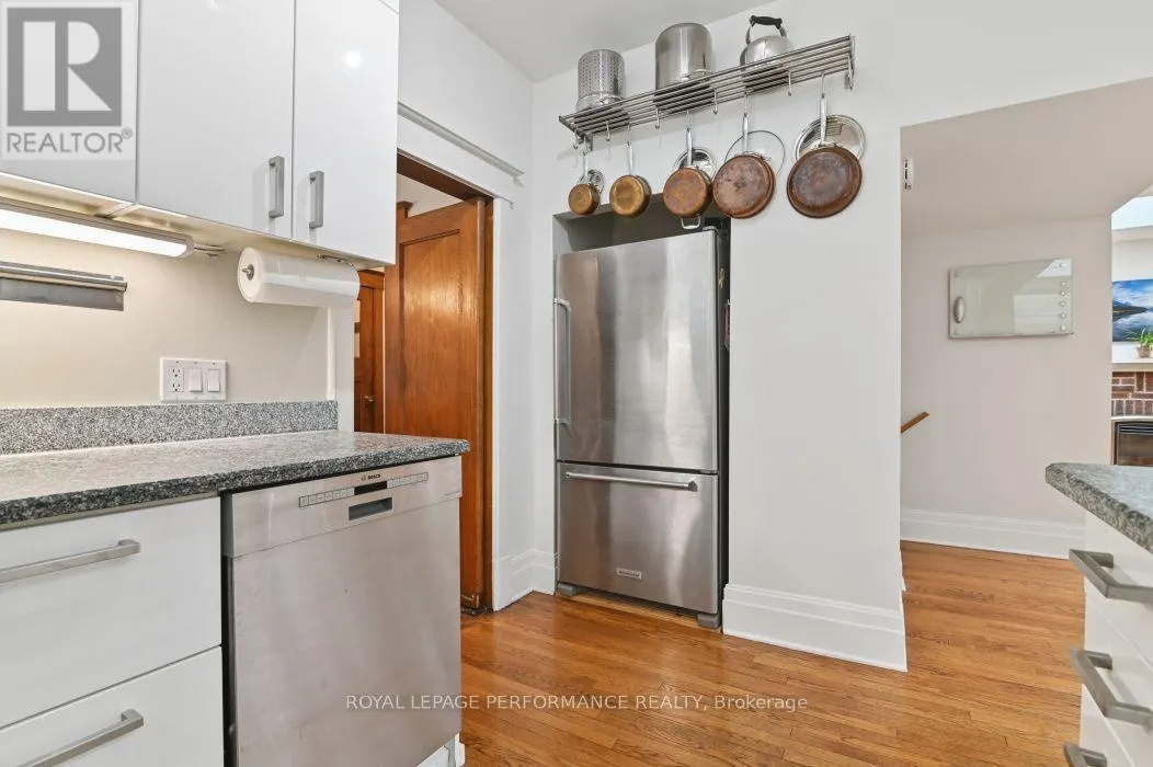 16 RENFREW AVENUE