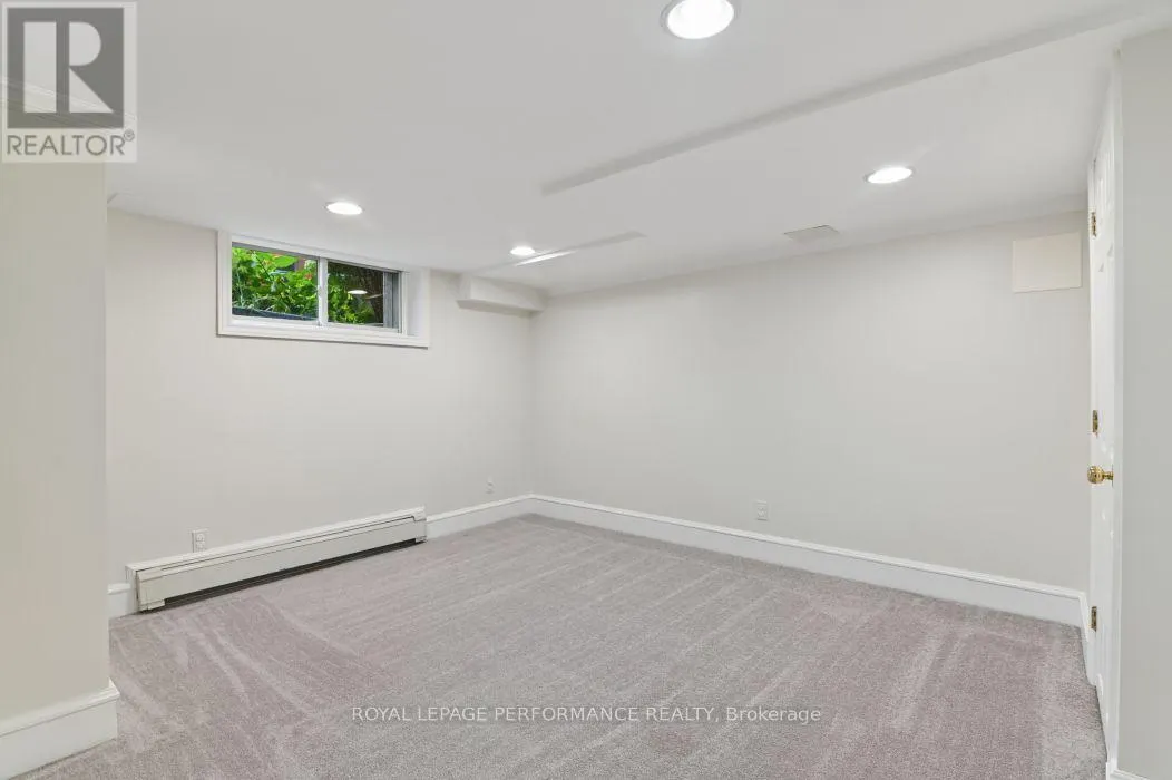 16 RENFREW AVENUE