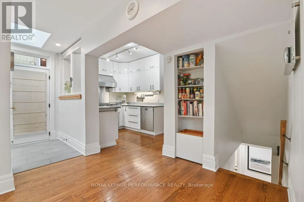 16 RENFREW AVENUE