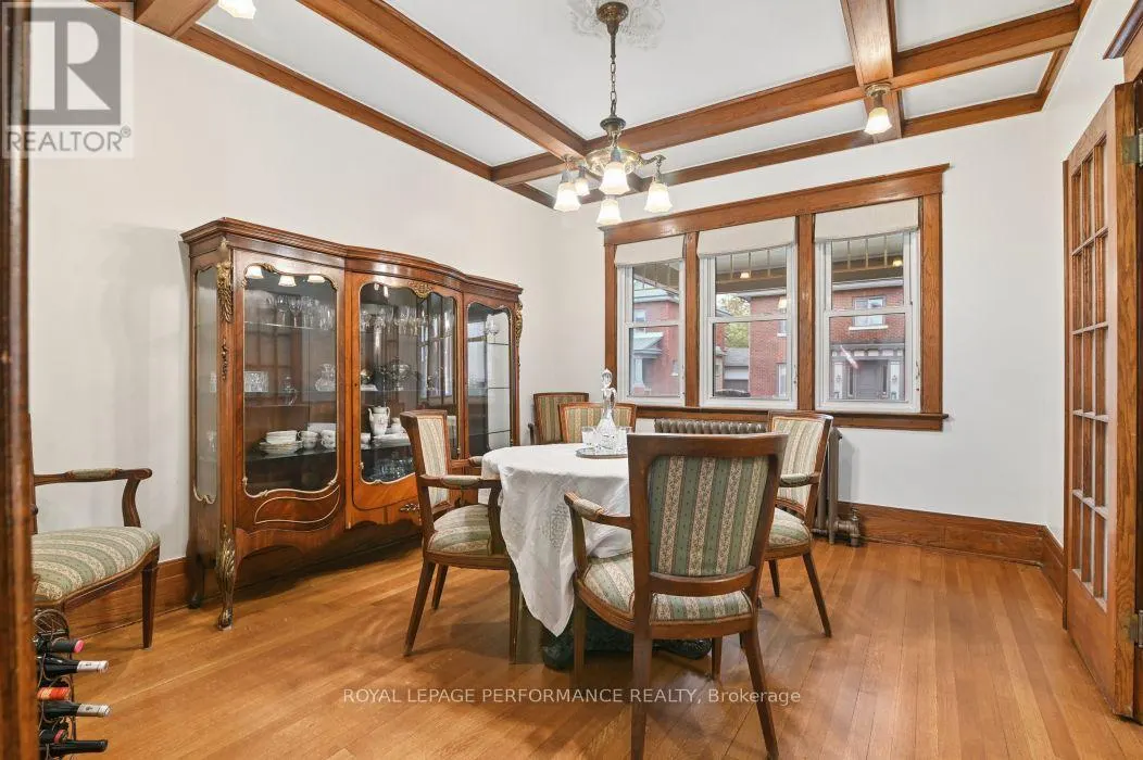 16 RENFREW AVENUE