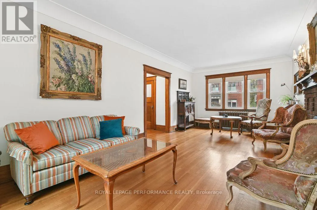 16 RENFREW AVENUE