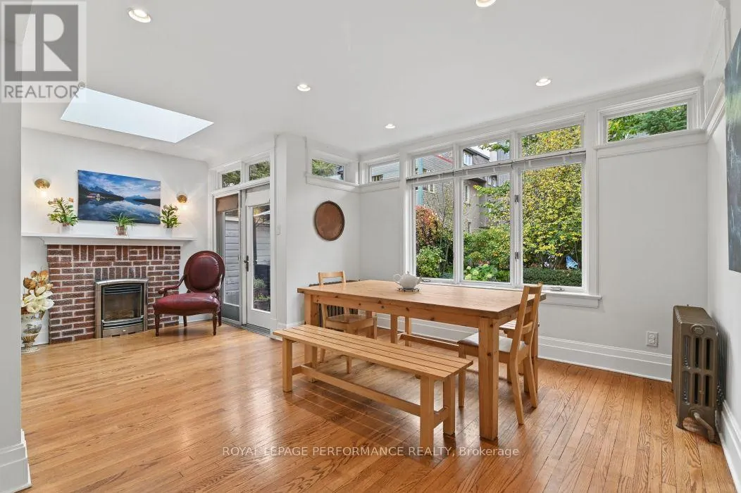 16 RENFREW AVENUE