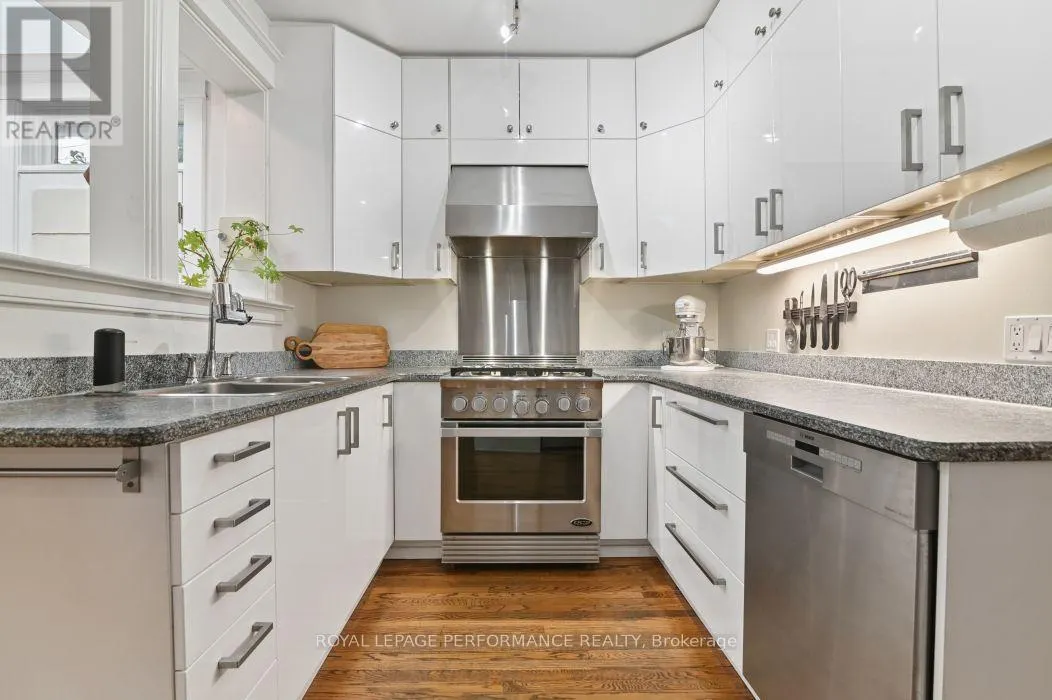 16 RENFREW AVENUE