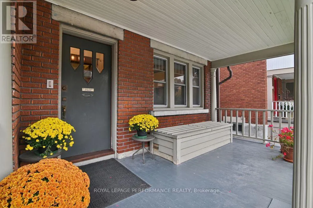 16 RENFREW AVENUE