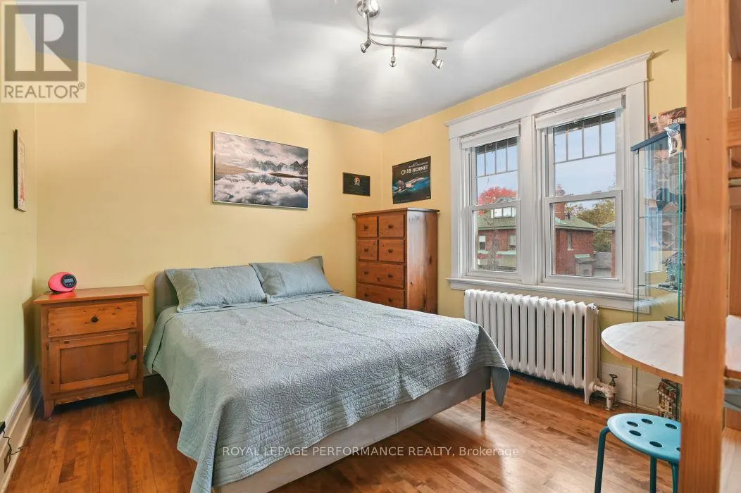 16 RENFREW AVENUE