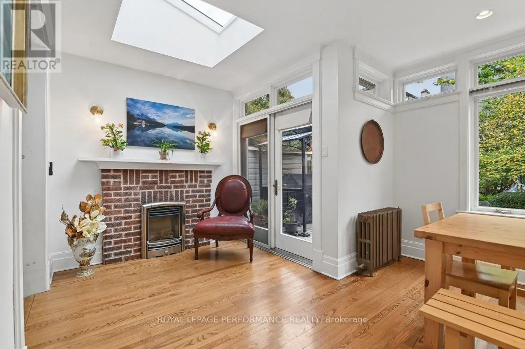 16 RENFREW AVENUE