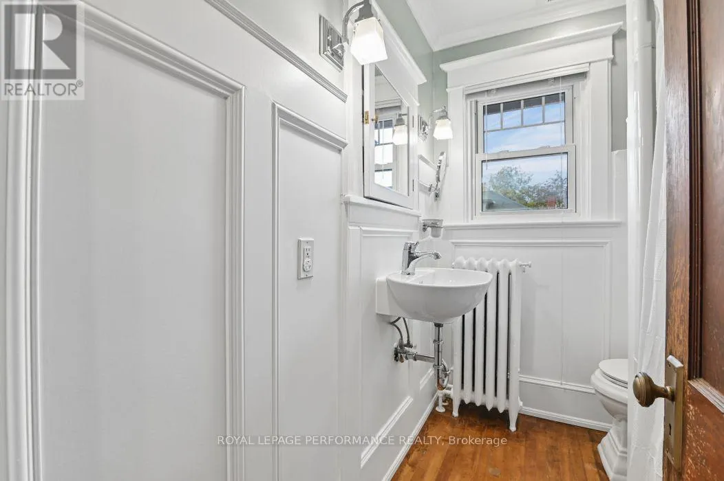 16 RENFREW AVENUE