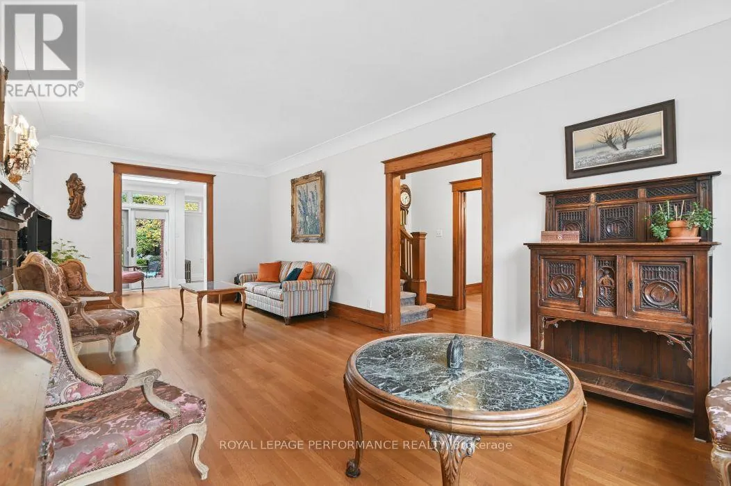 16 RENFREW AVENUE