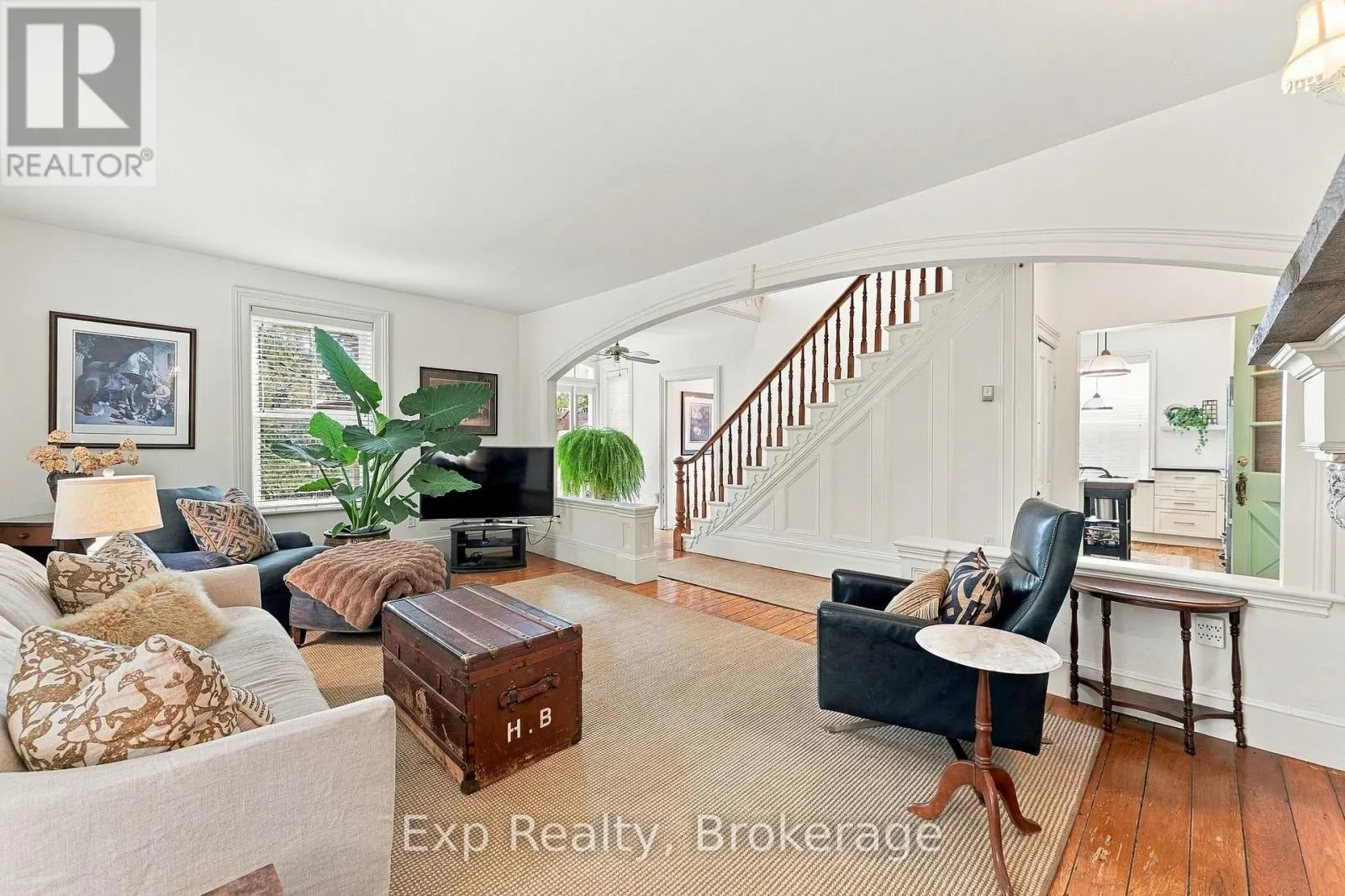835 BROOK ROAD N