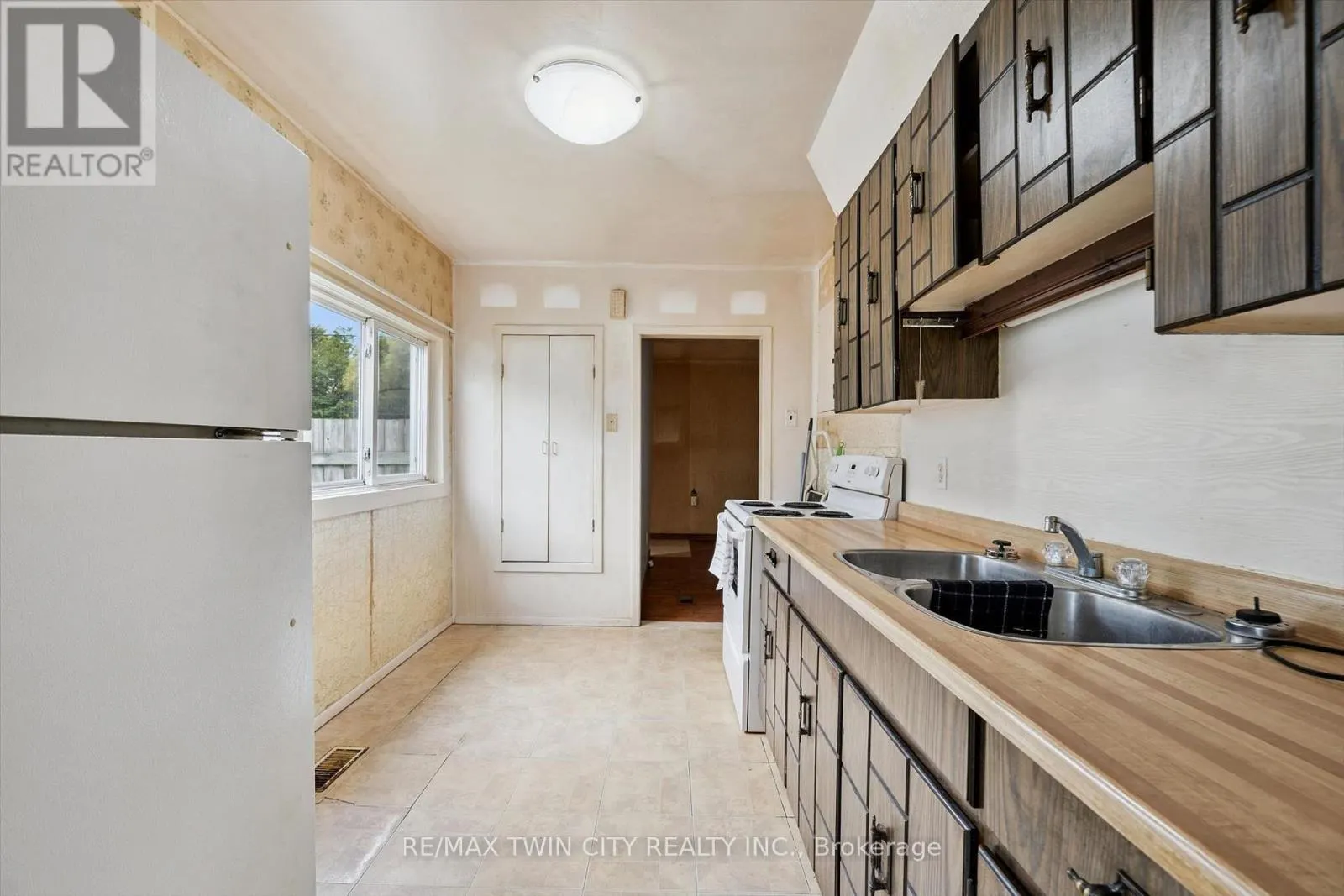 127 SPADINA ROAD E