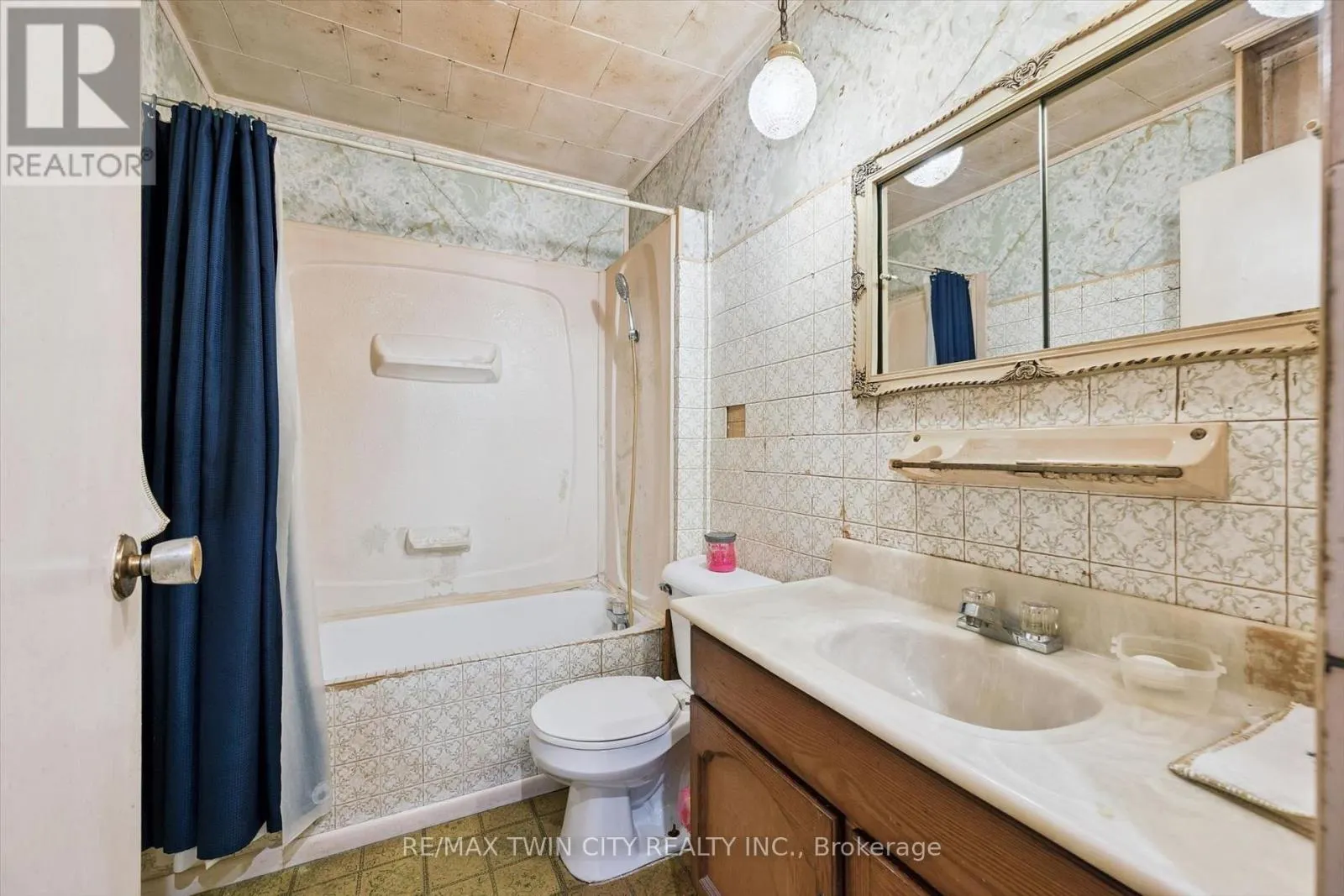 127 SPADINA ROAD E