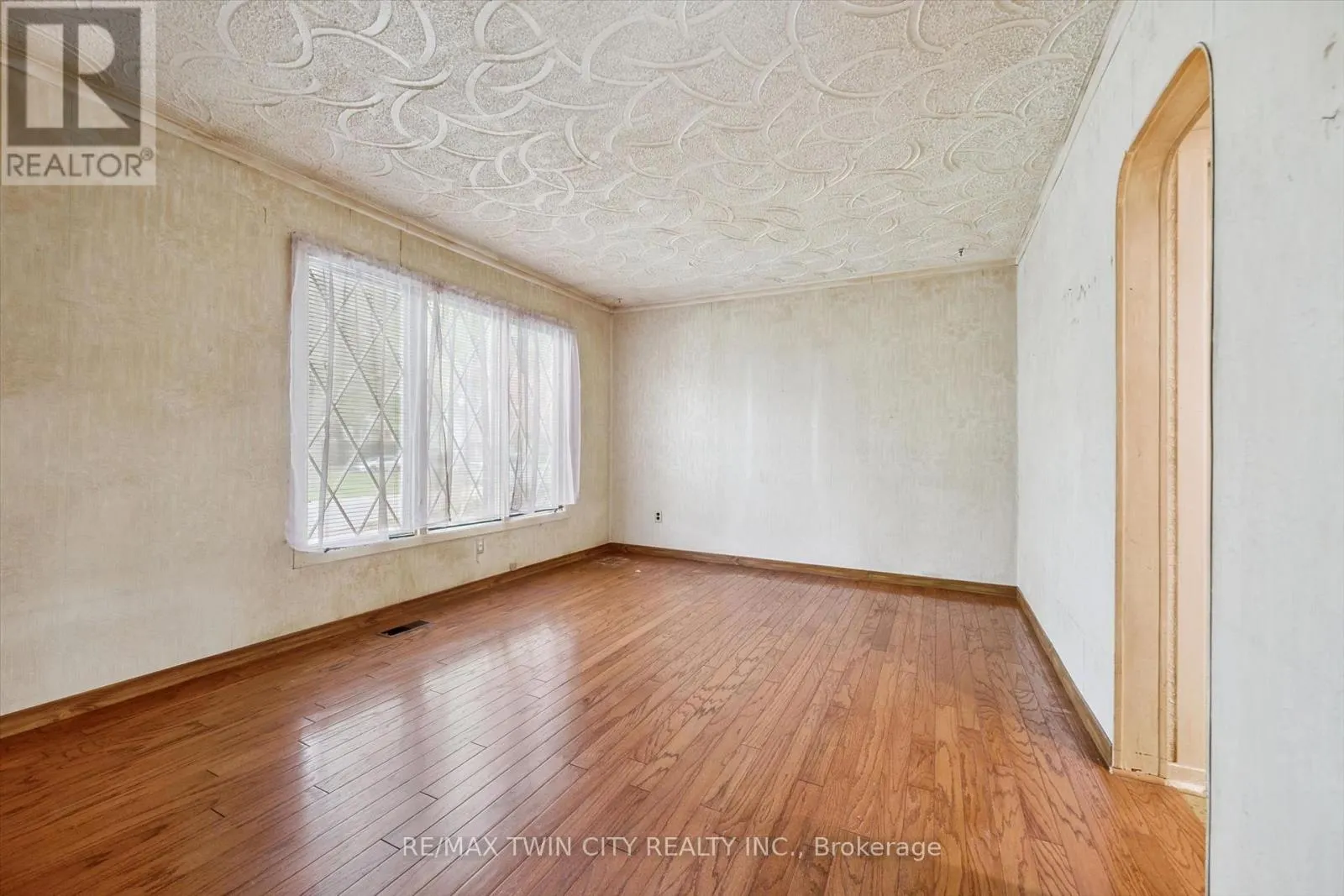 127 SPADINA ROAD E