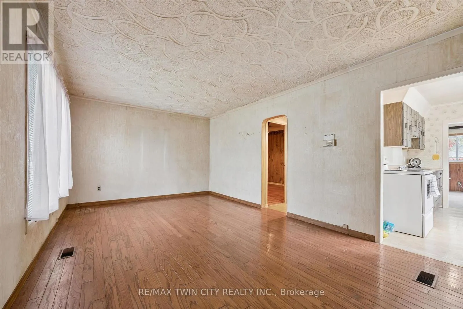127 SPADINA ROAD E