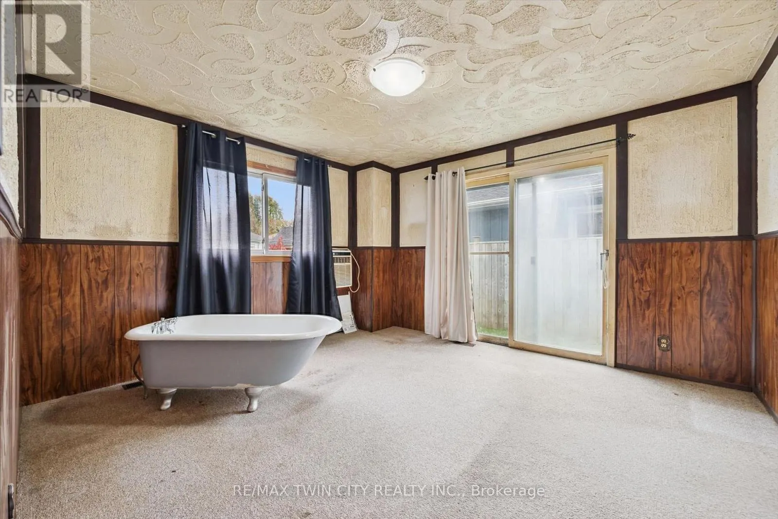 127 SPADINA ROAD E