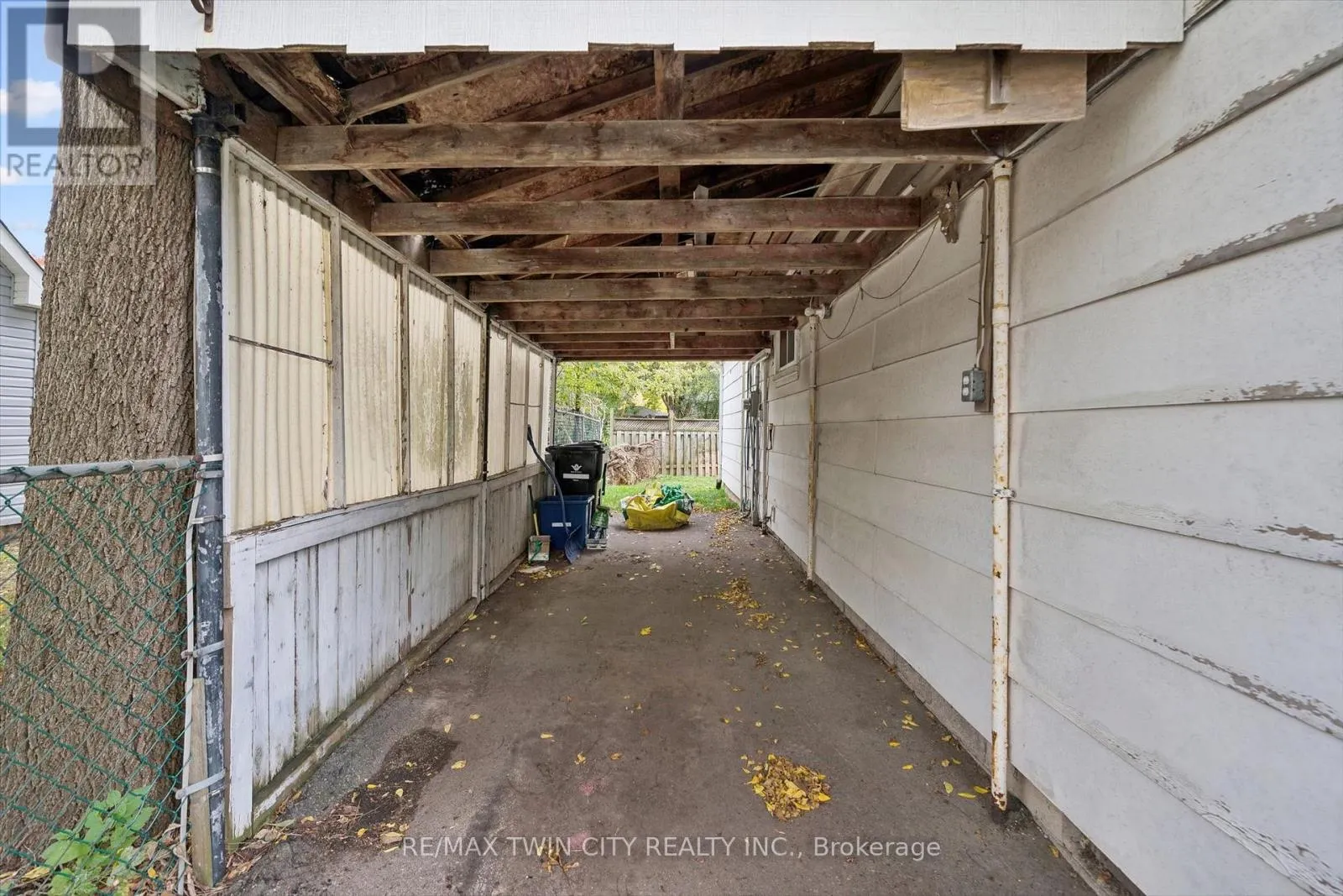 127 SPADINA ROAD E