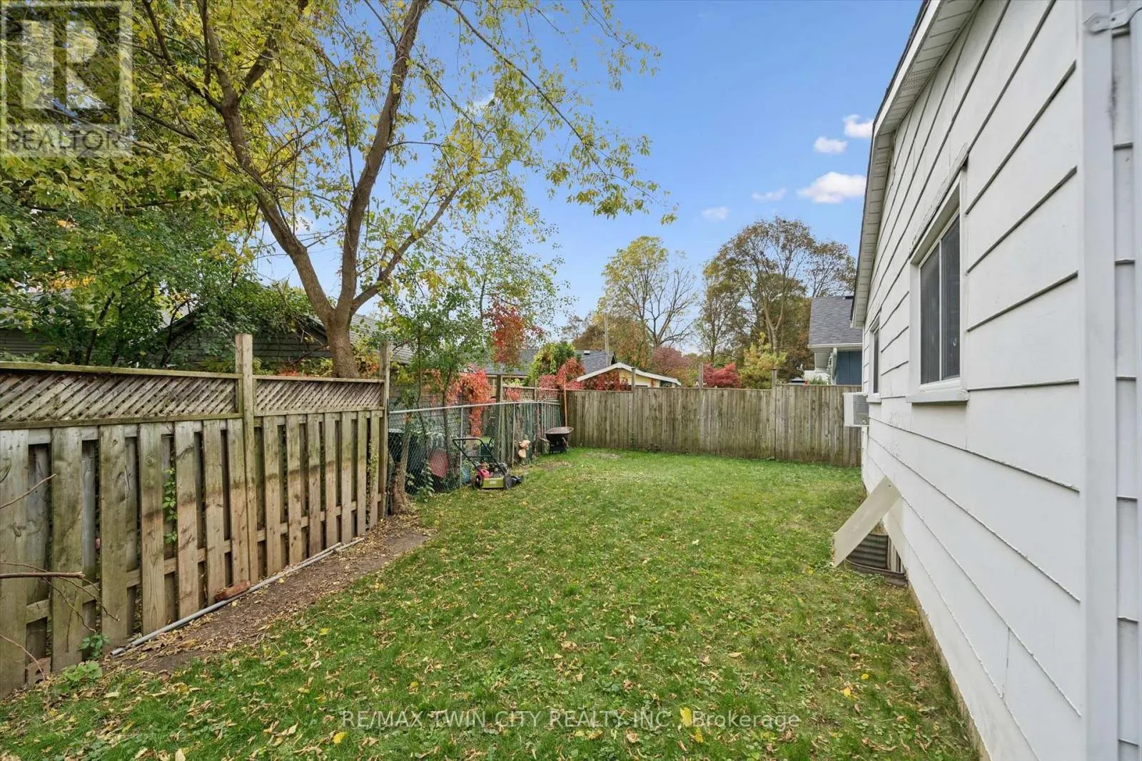 127 SPADINA ROAD E