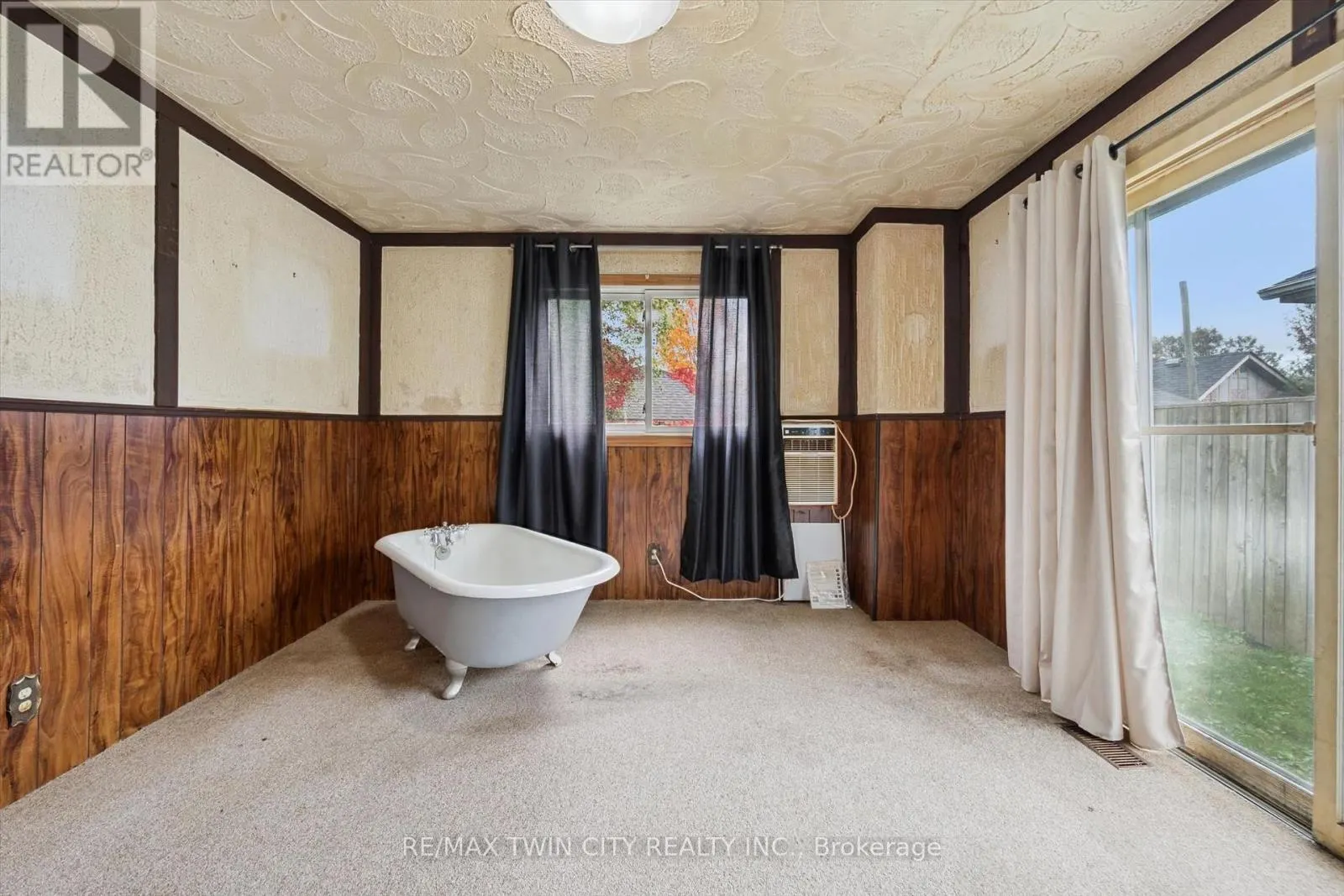 127 SPADINA ROAD E