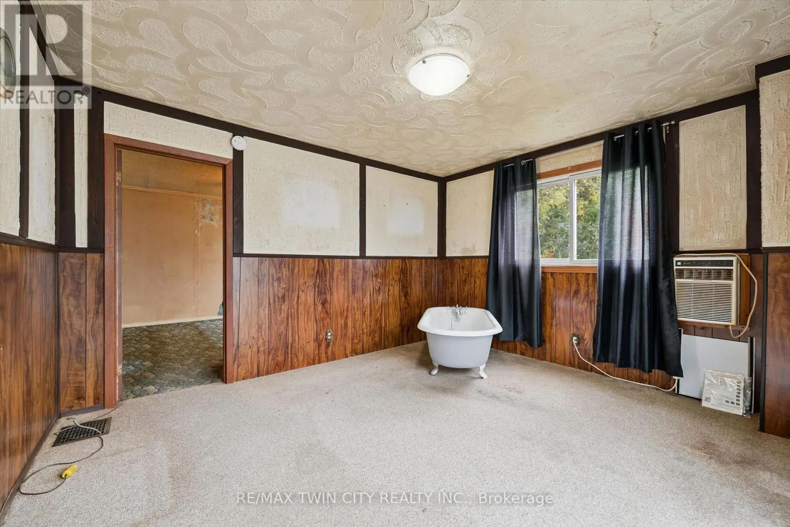 127 SPADINA ROAD E