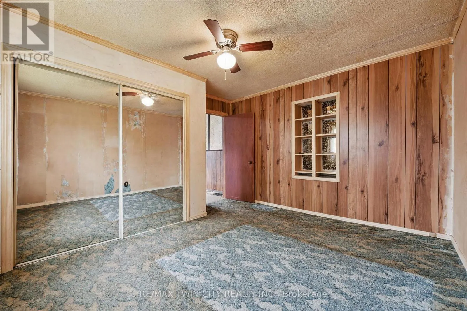 127 SPADINA ROAD E