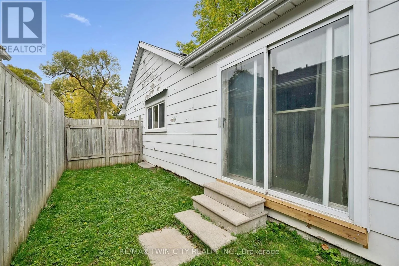 127 SPADINA ROAD E