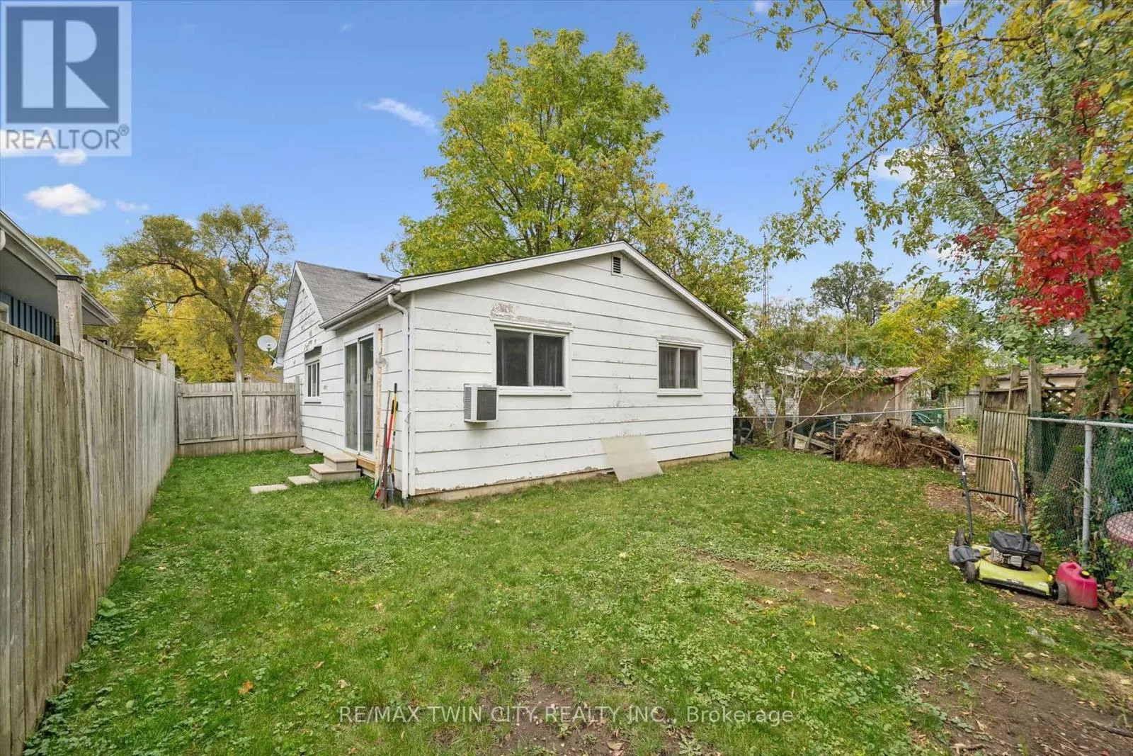 127 SPADINA ROAD E