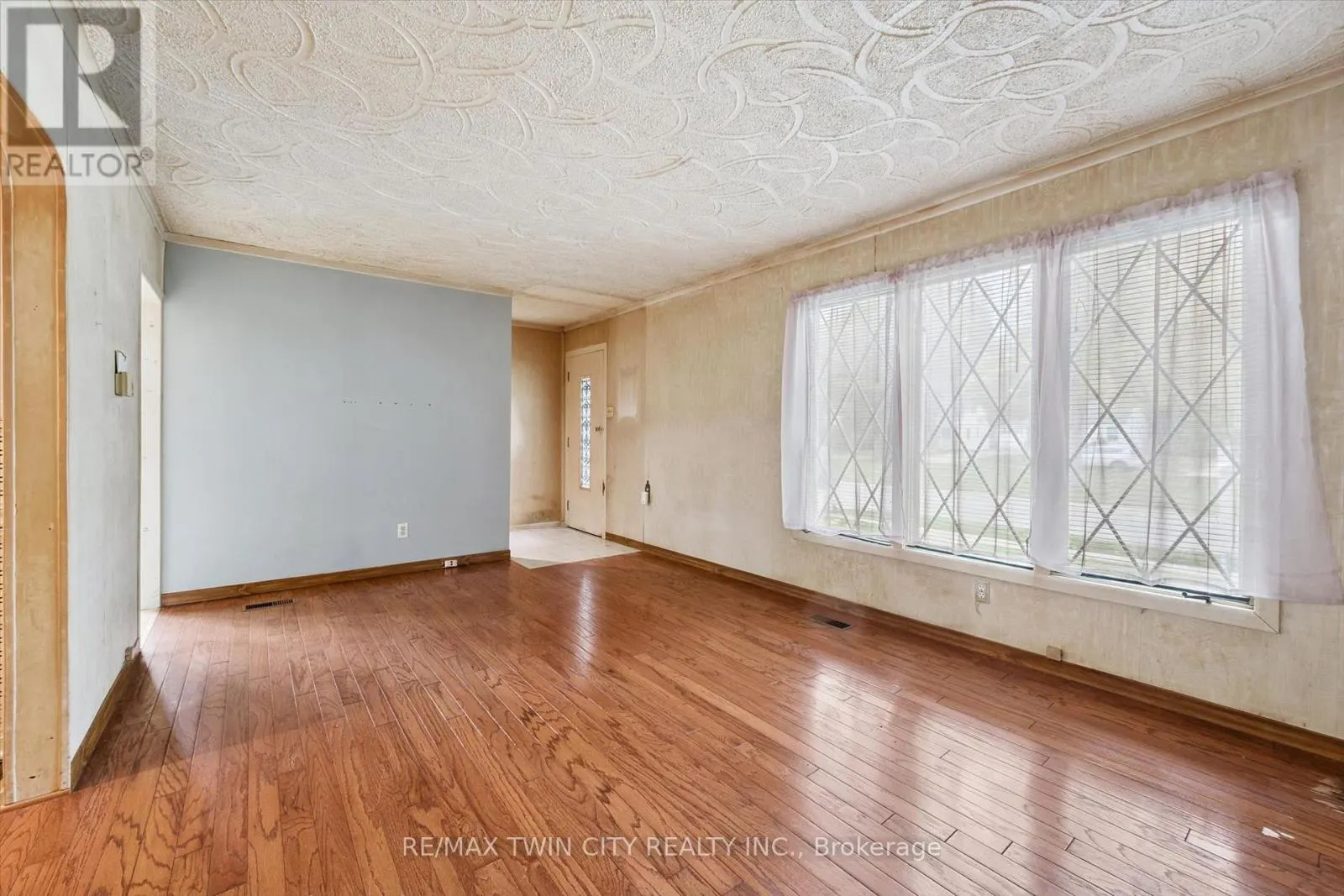 127 SPADINA ROAD E