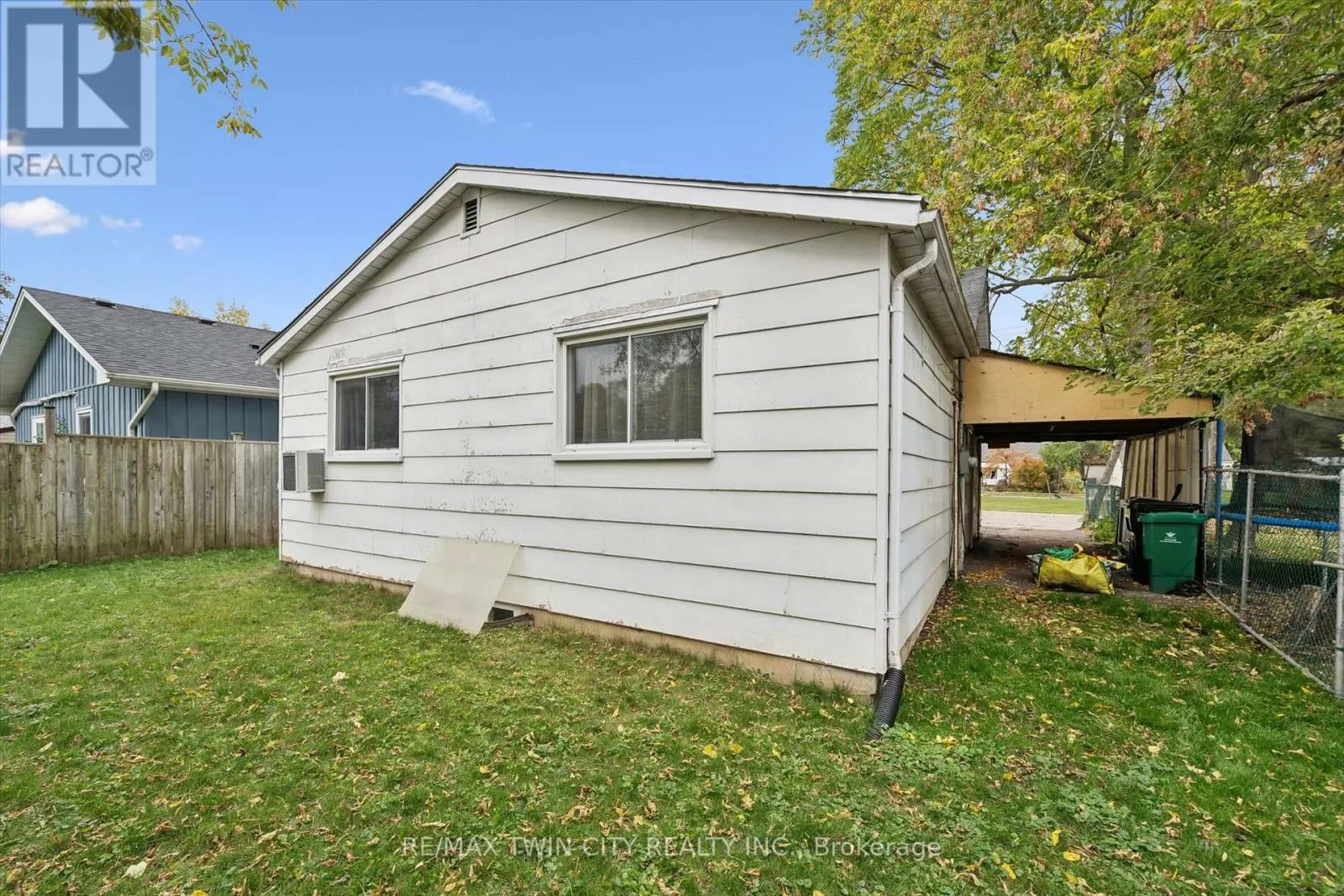 127 SPADINA ROAD E