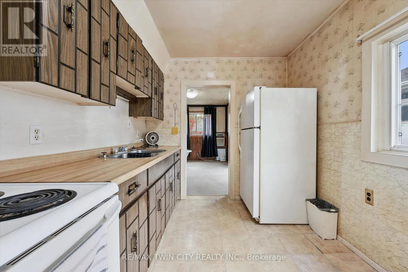 127 SPADINA ROAD E