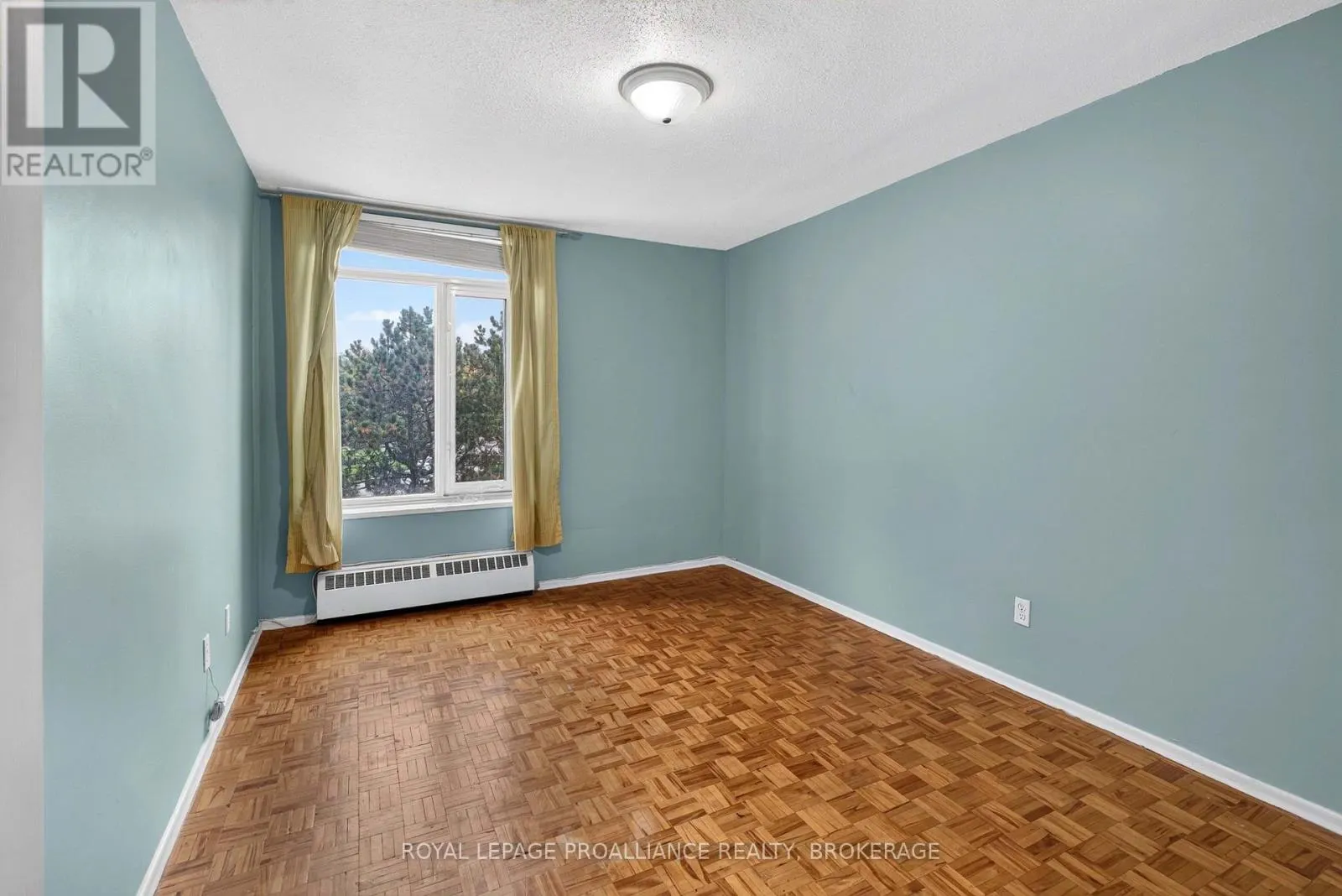403 - 1 MOWAT AVENUE #403