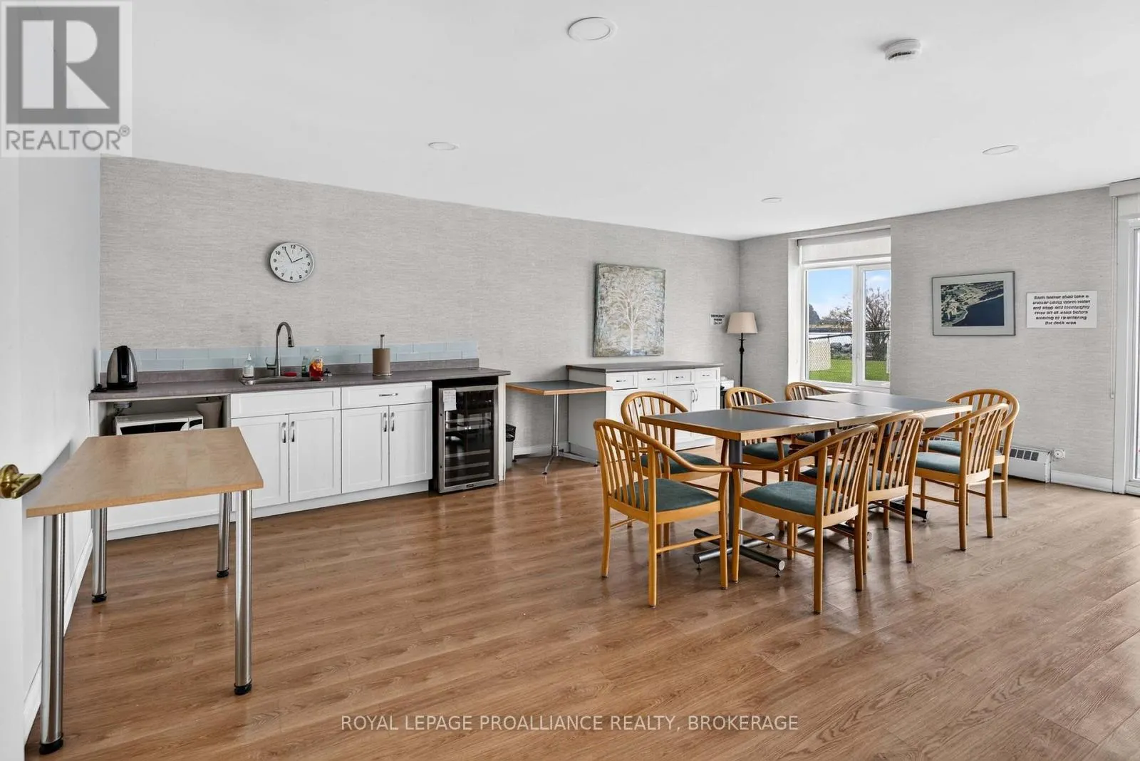 403 - 1 MOWAT AVENUE #403