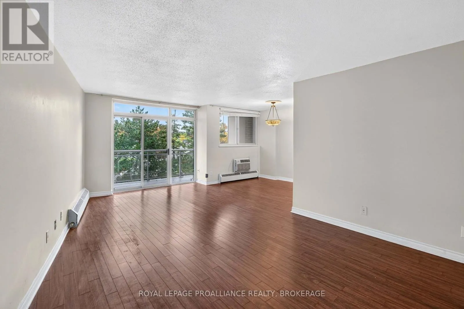 403 - 1 MOWAT AVENUE #403