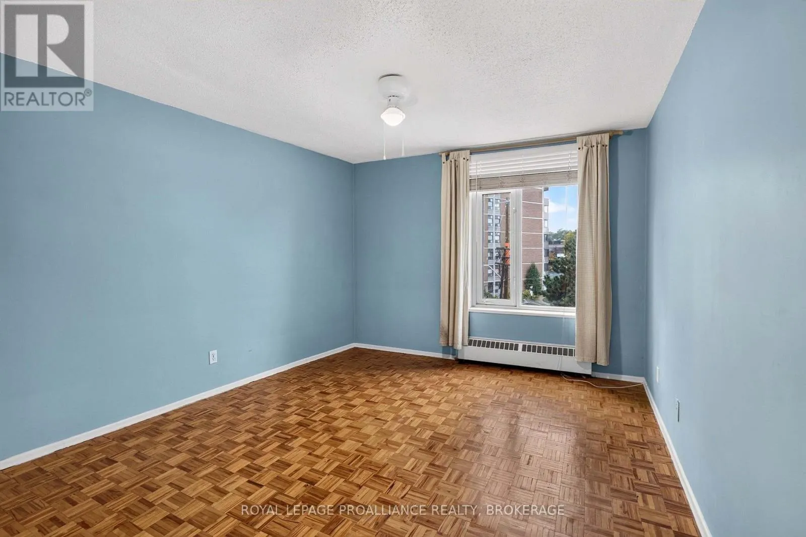 403 - 1 MOWAT AVENUE #403