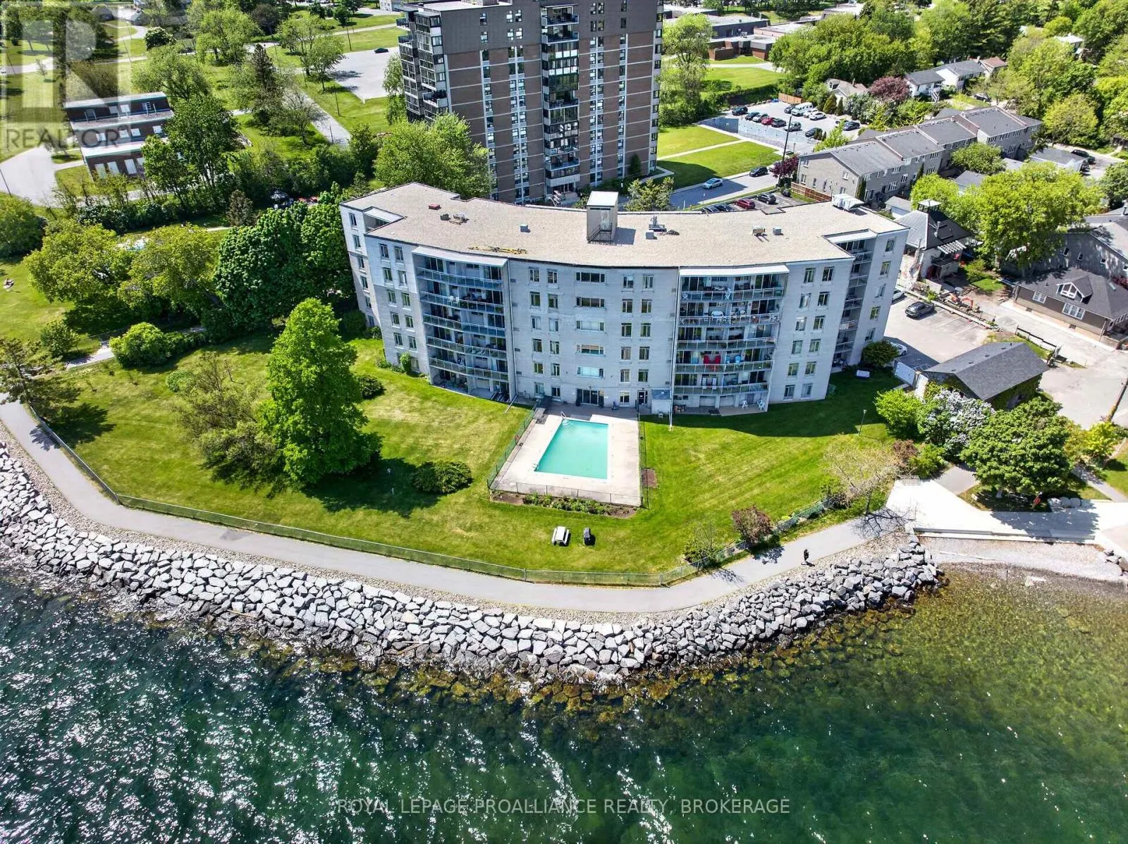403 - 1 MOWAT AVENUE #403