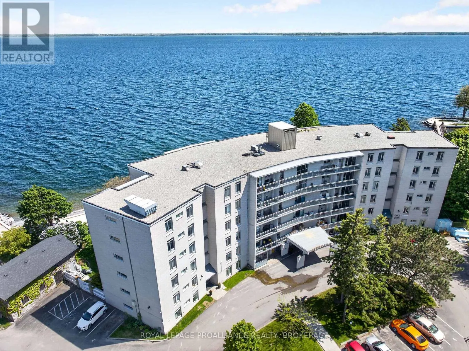 403 - 1 MOWAT AVENUE #403