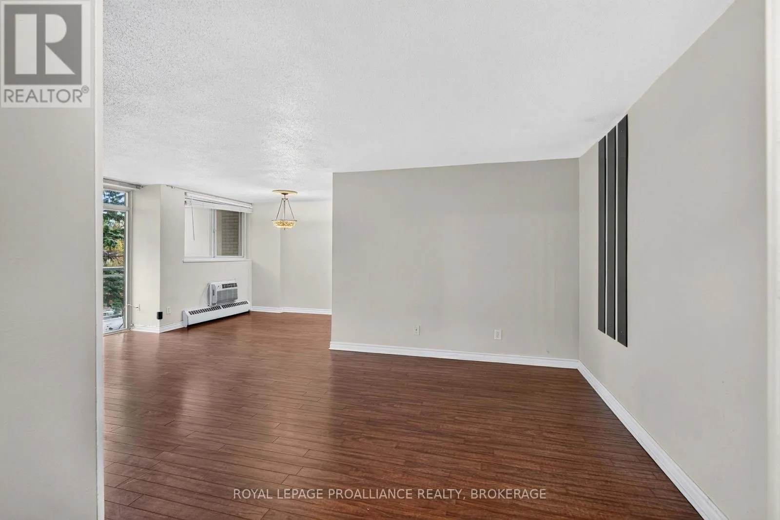 403 - 1 MOWAT AVENUE #403