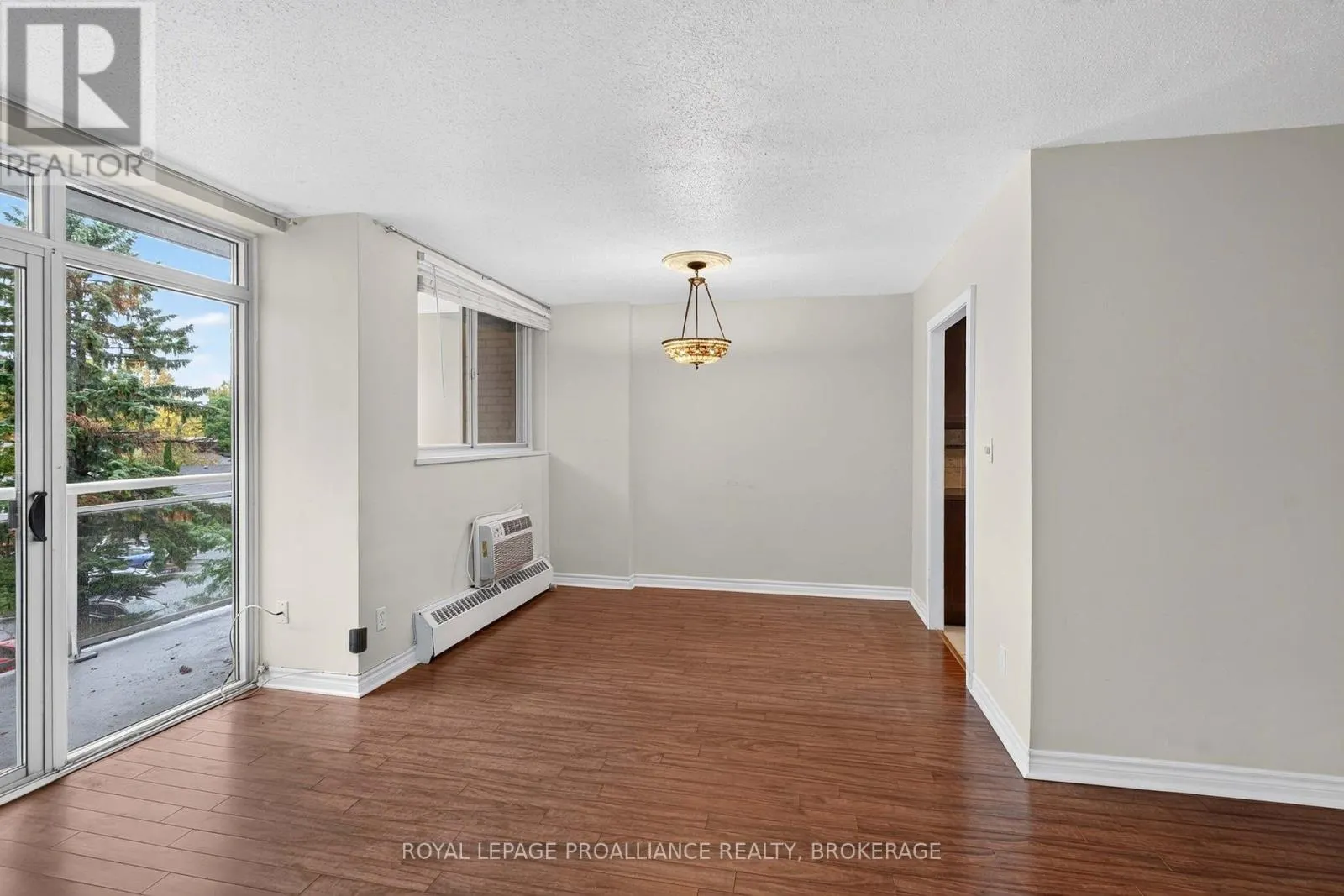 403 - 1 MOWAT AVENUE #403