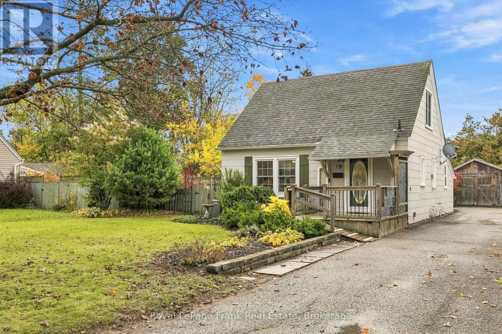 19 CHURCHILL CRESCENT