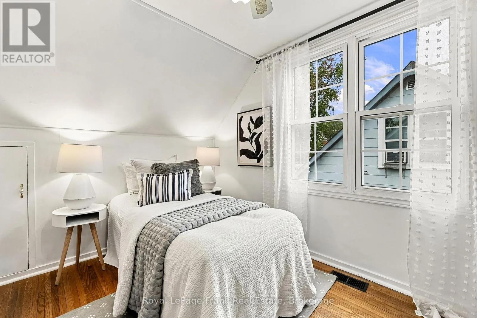 19 CHURCHILL CRESCENT