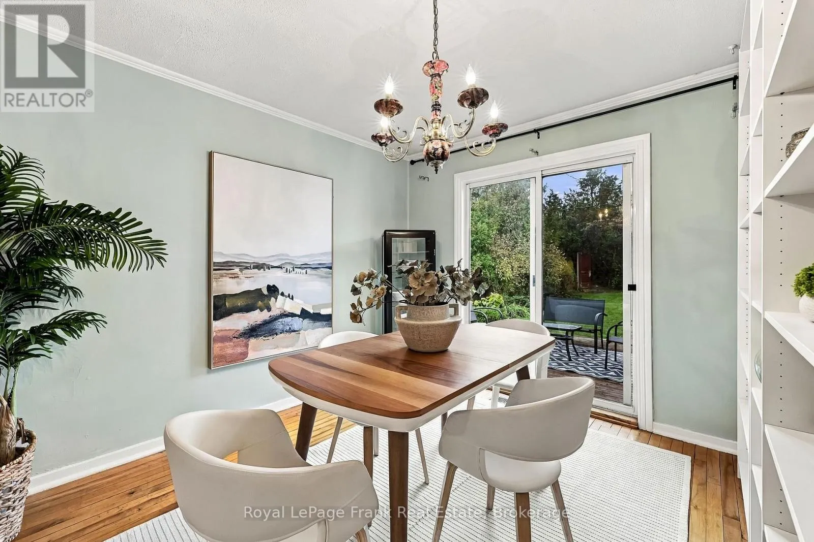 19 CHURCHILL CRESCENT