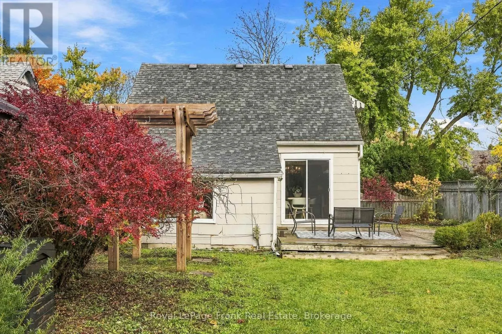 19 CHURCHILL CRESCENT