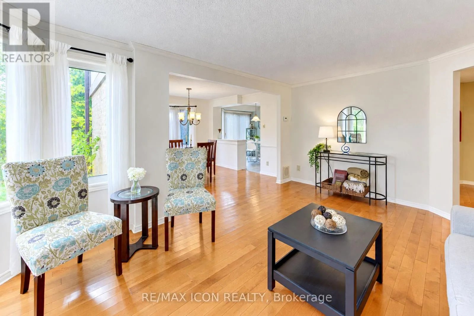 3 - 406 CRAIGLEITH DRIVE