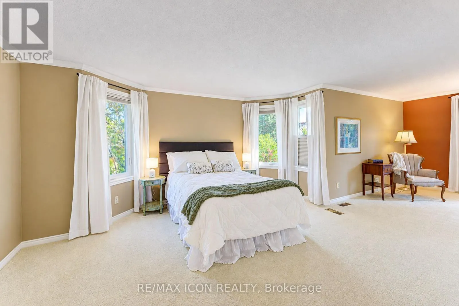3 - 406 CRAIGLEITH DRIVE