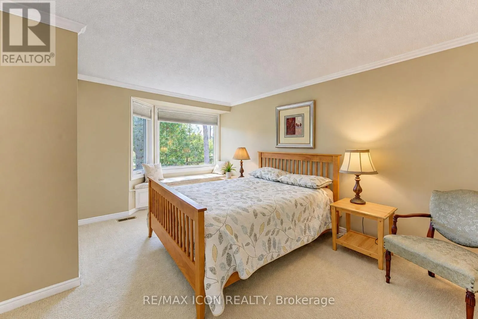 3 - 406 CRAIGLEITH DRIVE