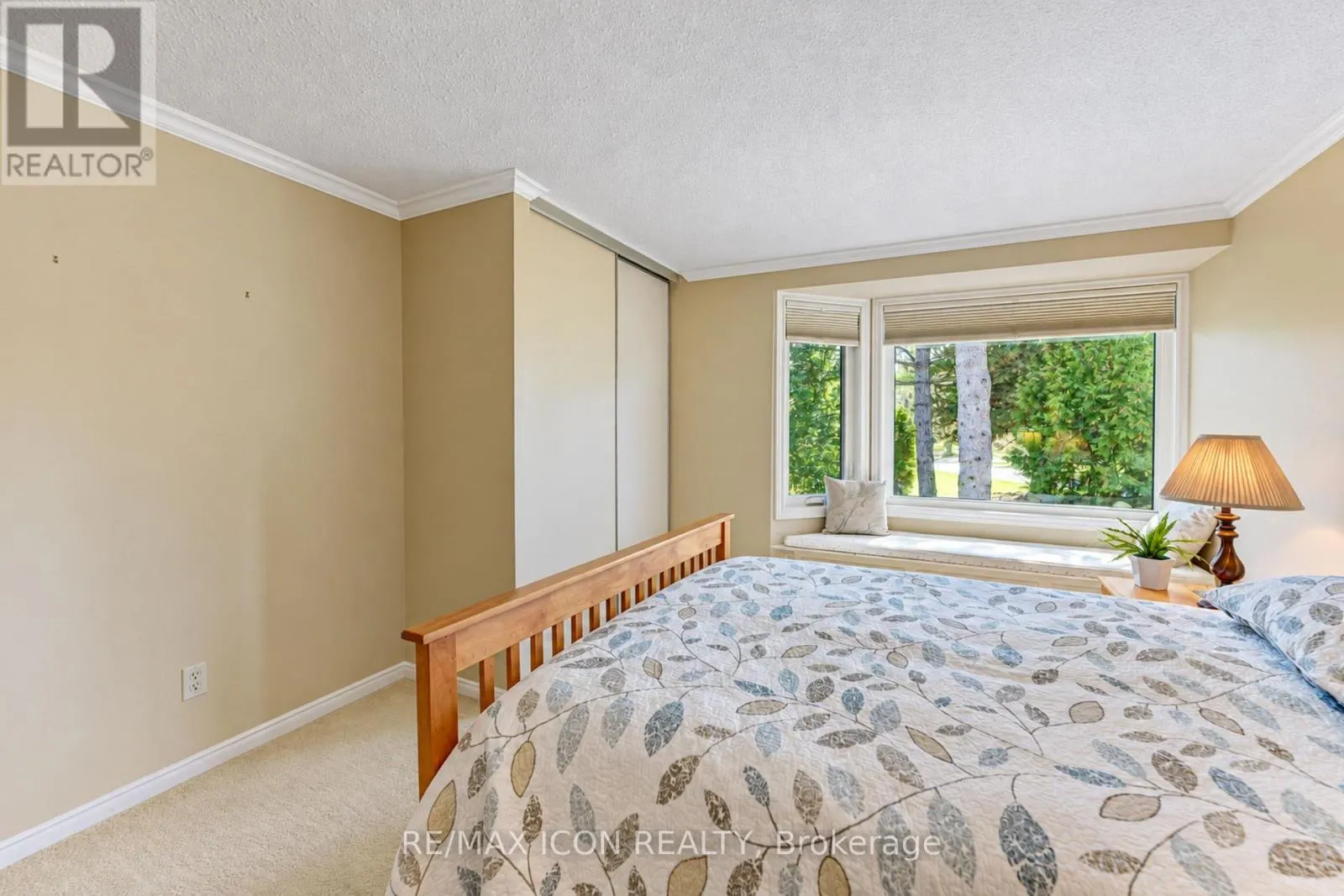 3 - 406 CRAIGLEITH DRIVE